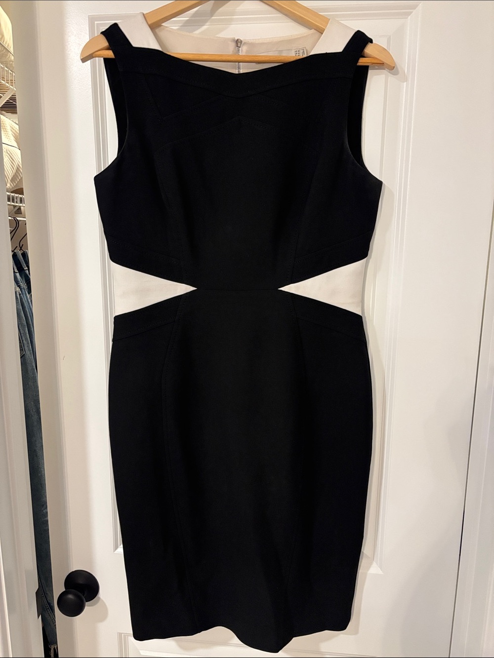 Karen Millen Sleeveless Black & White Sheath Dress - Classic Colorblock size 10